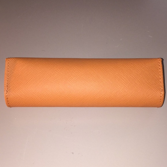 - Tory Burch eyeglass case - Picture 4 of 6